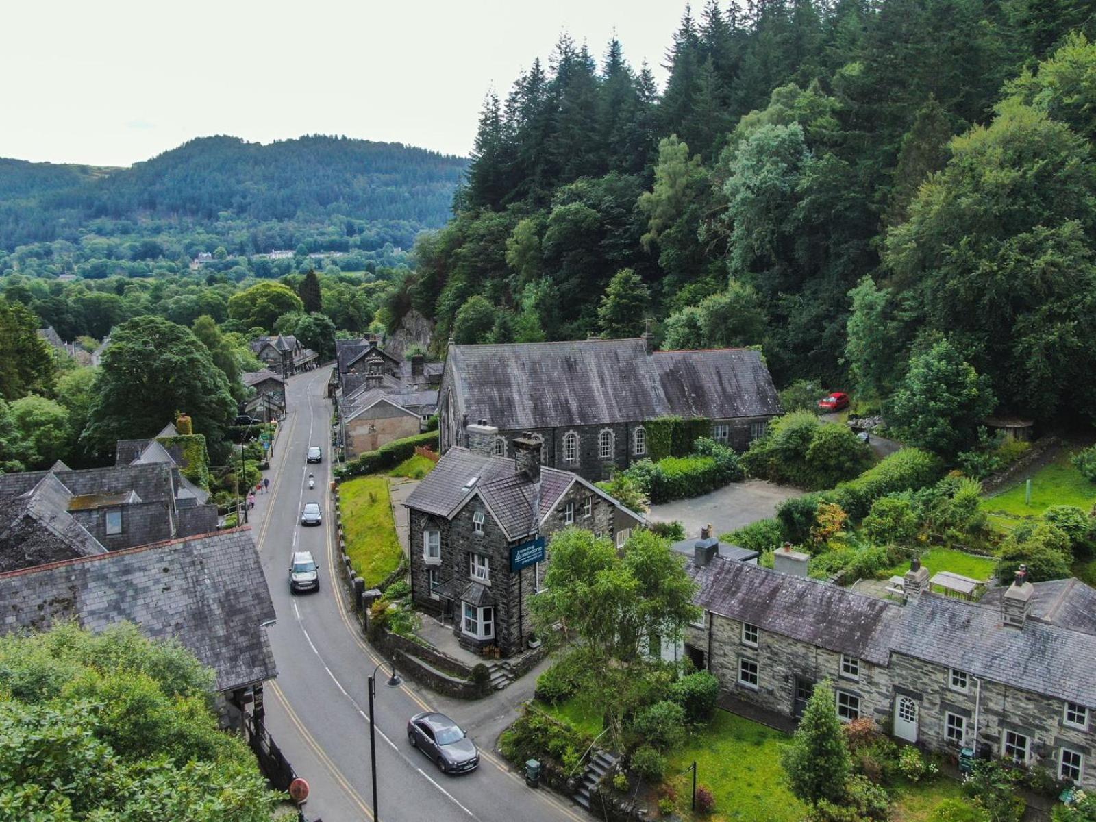 Hostel Base Camp Snowdonia, Gwersyll Cyntaf Eryri Betws-y-Coed Exterior foto