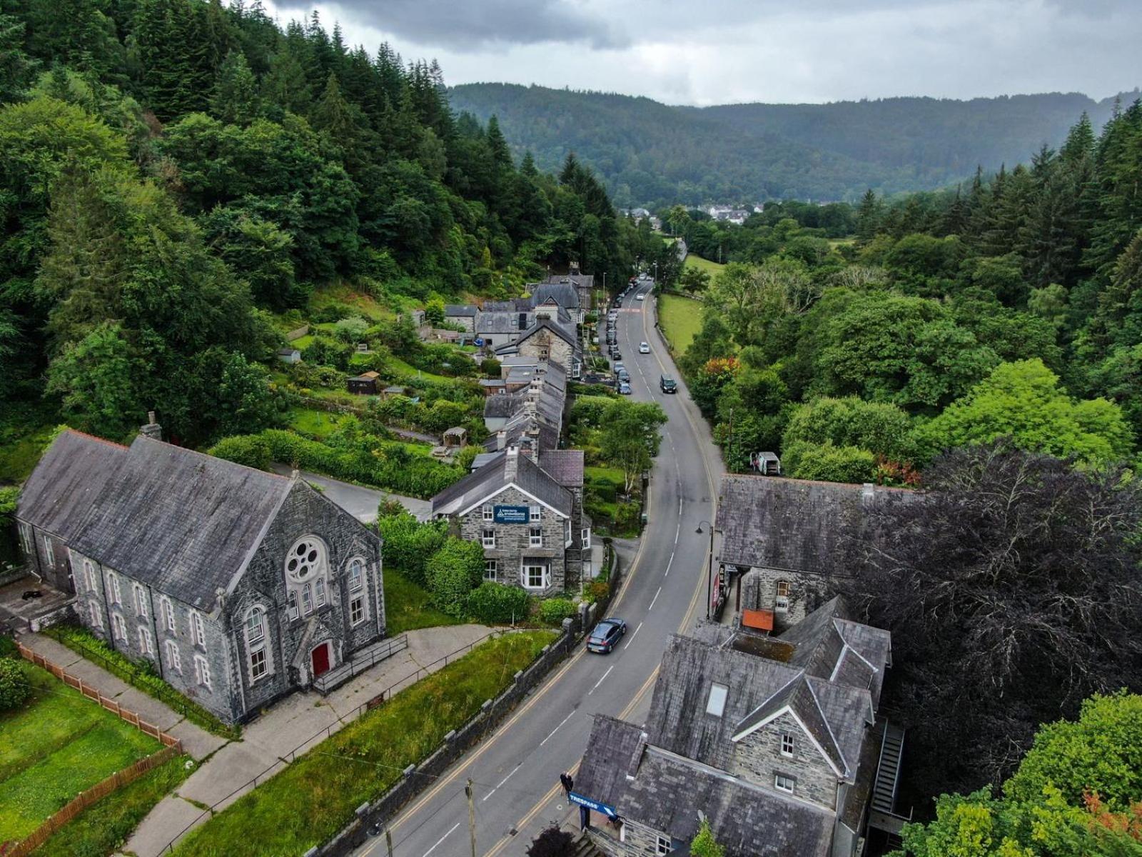 Hostel Base Camp Snowdonia, Gwersyll Cyntaf Eryri Betws-y-Coed Exterior foto